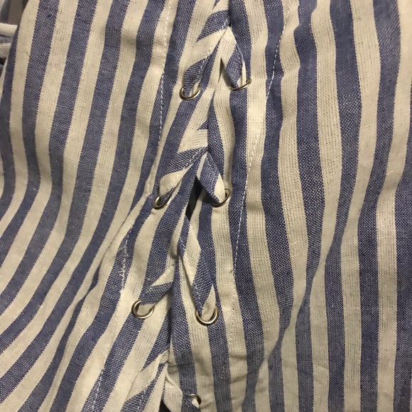 Cute, button down with lace-up sides - Picture 2 of 2